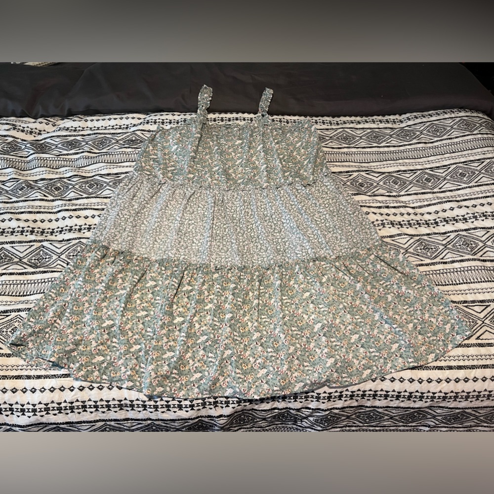 Boutique 1x Spaghetti Strap Dress! Very flowy and comfortable!